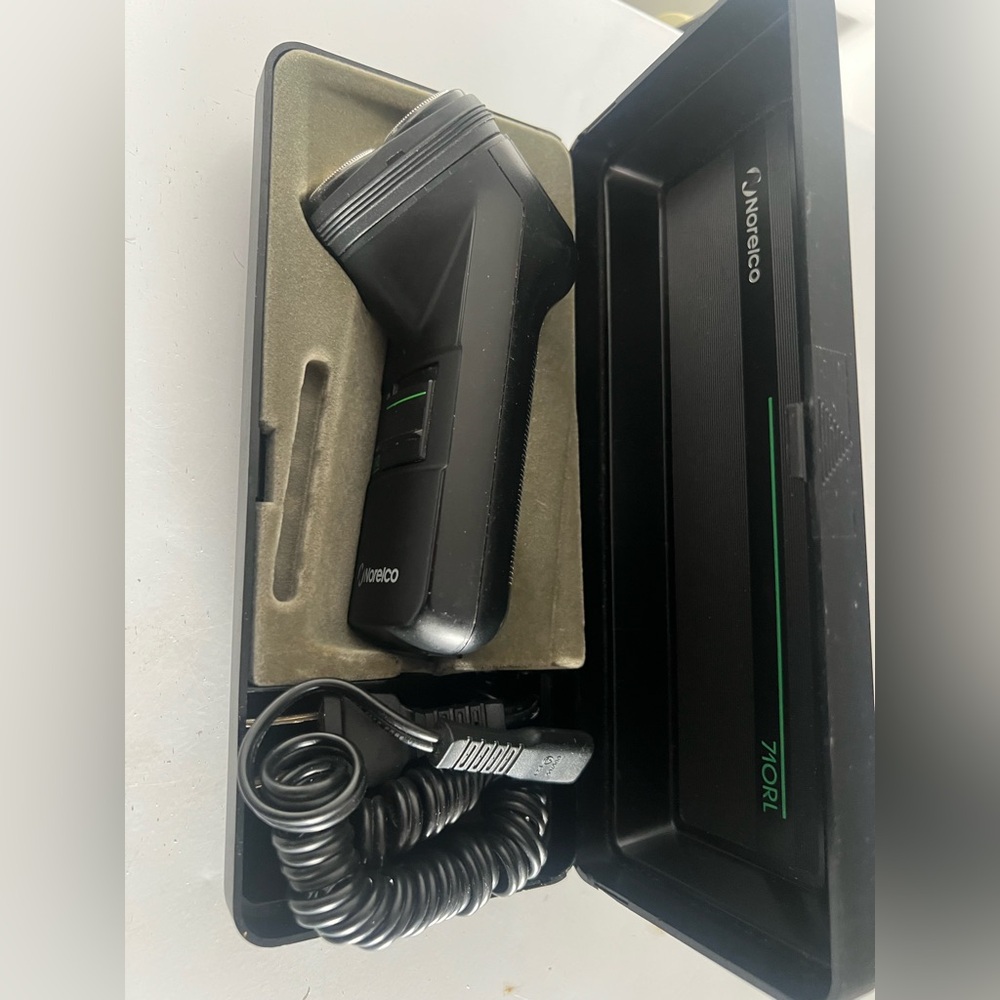 VTG Philips Norelco Electric Shaver with Case And Power Cord Conditions Working